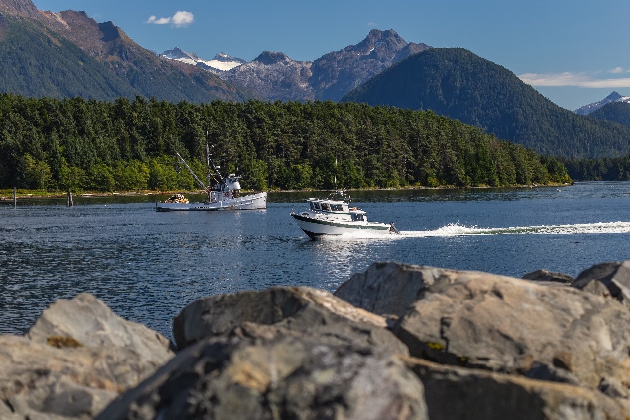 Drive Pontoon Boat - North Tahoe Watersports